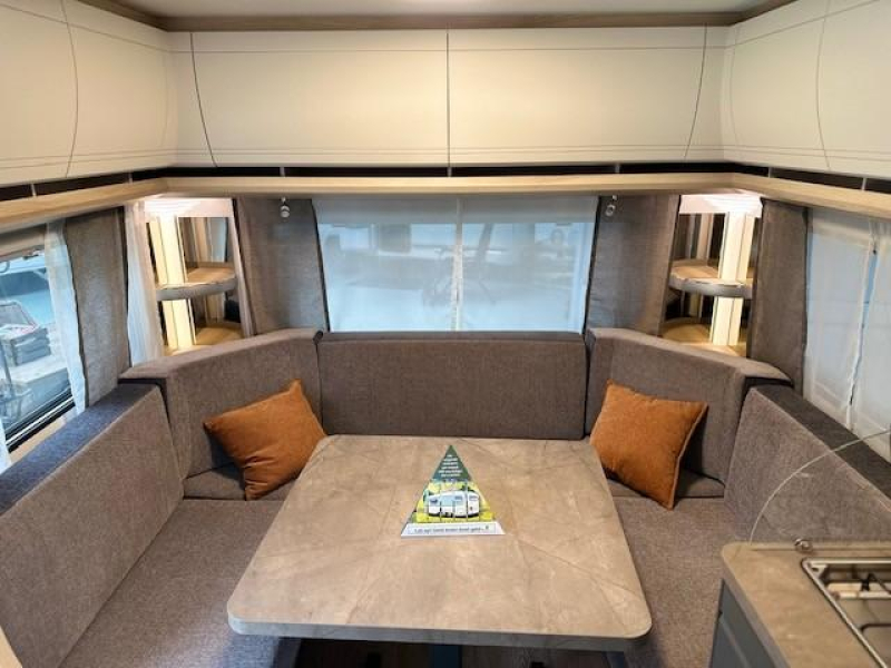 Hobby De Luxe 460 UFE 