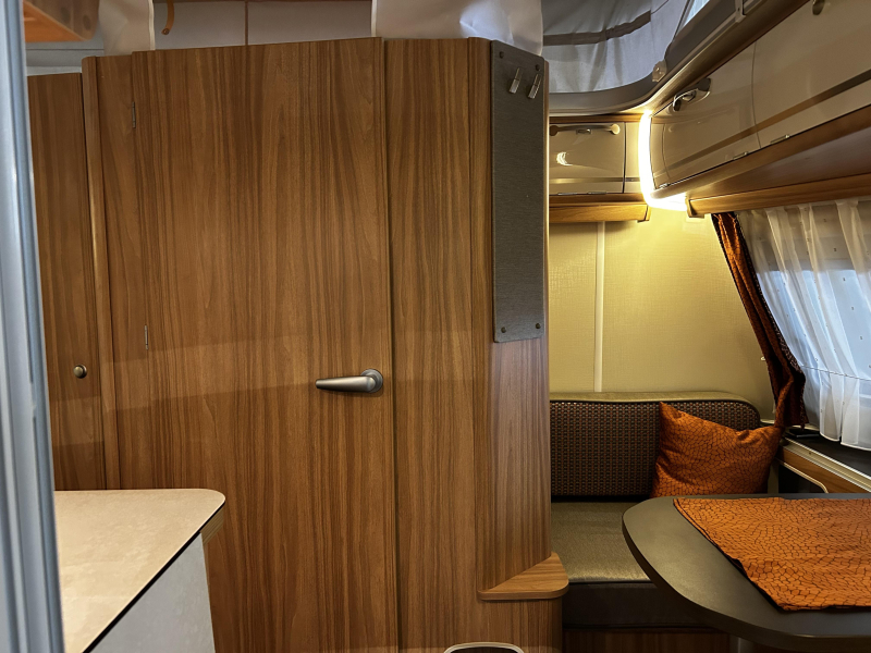 Eriba Touring Triton 430 Met Unico Verona luifel 