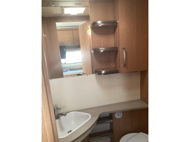 Knaus Sport 420 QD Unico luifel met voorwand  foto: 13