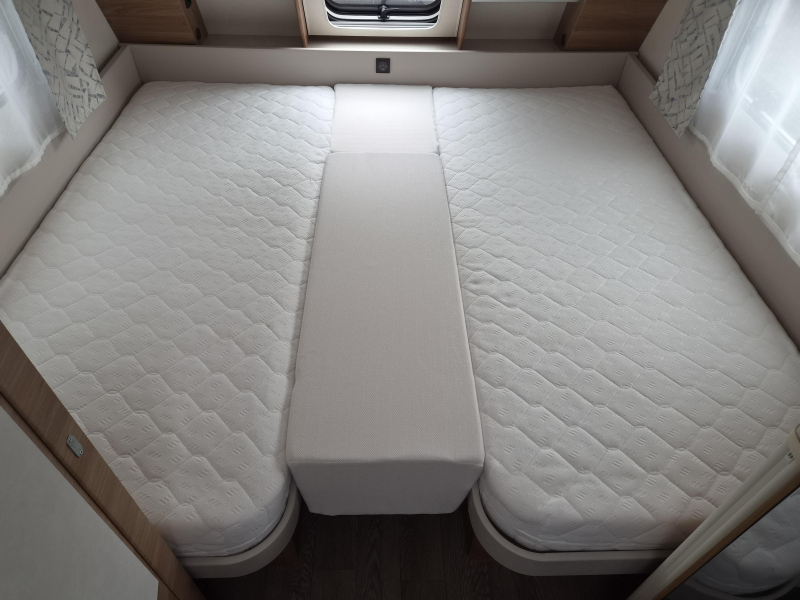 Hobby De Luxe 495 UL Enkele bedden-Mover-Airco  foto: 10