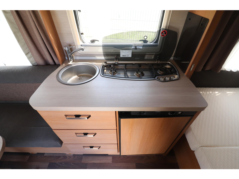 Knaus Sport 450 FU Voortent/ Fietsendrager  foto: 10
