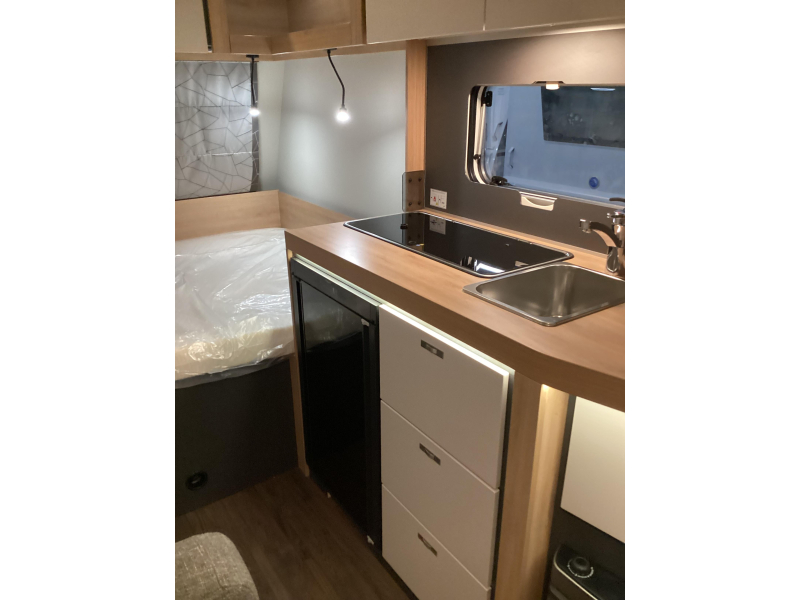 Knaus Sport 420 QD dwarsbed  foto: 8