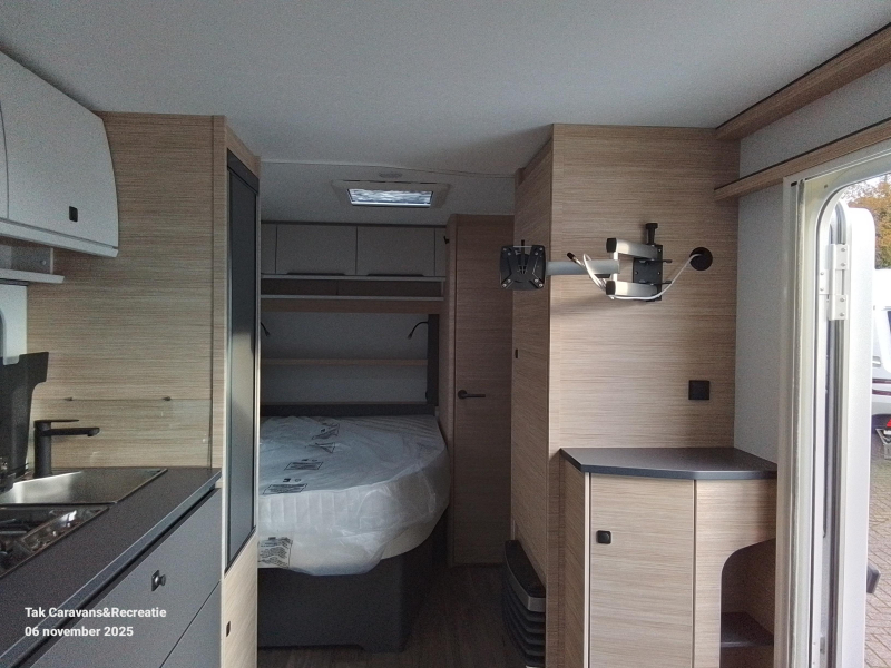 Fendt Apero 465 SFB middenkeuken en Frans bed  foto: 6