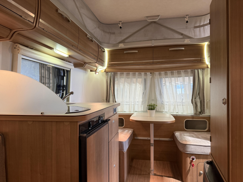 Eriba Touring Triton 410 mover / hefdak  foto: 16