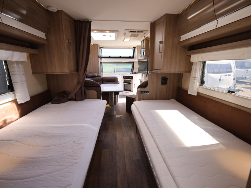 Kabe Imperial 740 TDL FK King Size o.a.dakairco levelsysteem 