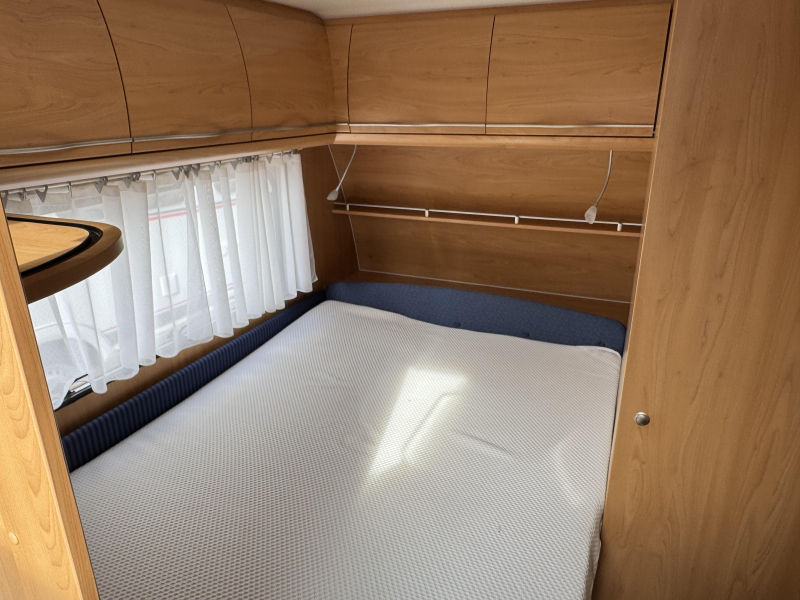 Bürstner Ventana 460 TS - Mover - Voortent  foto: 8