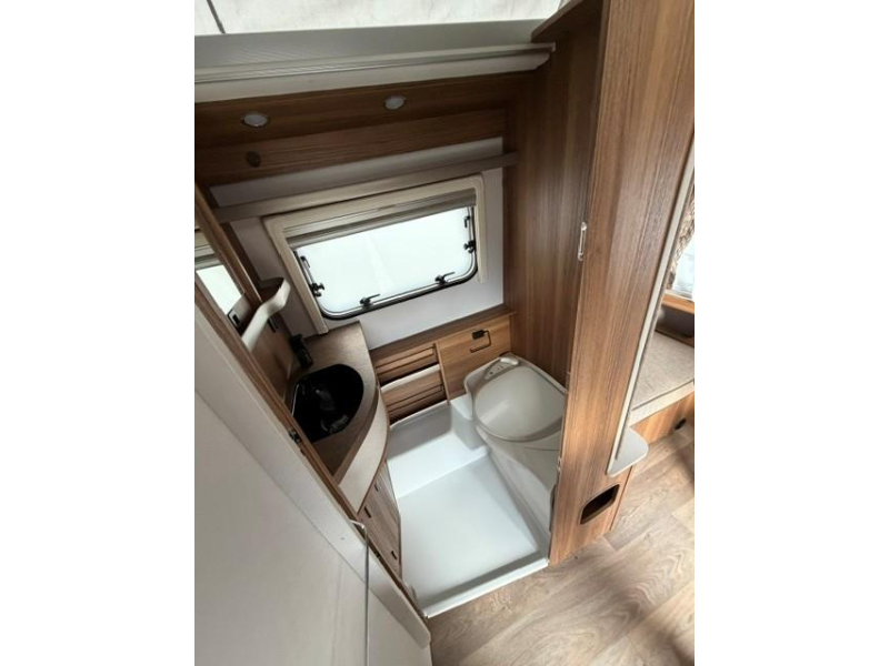 Eriba Touring 430 voortent air fietsenrek  foto: 14