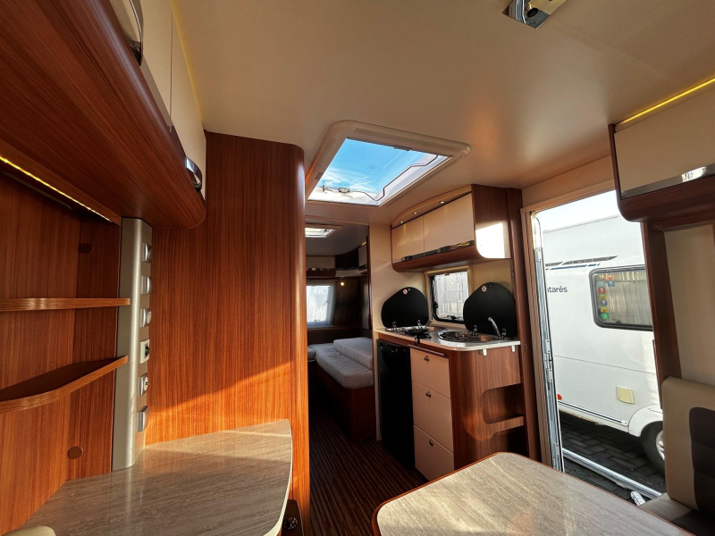 Adria Adora 472 LU Level/mover/2x voortent  foto: 6