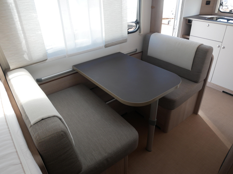 Bürstner Premio Life 425 TS Mover, voortent  foto: 11