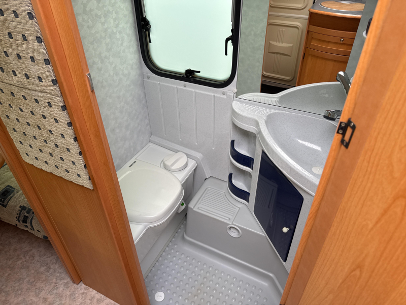 Adria Unica B 431 DD Fietsdrager/Voortent  foto: 4