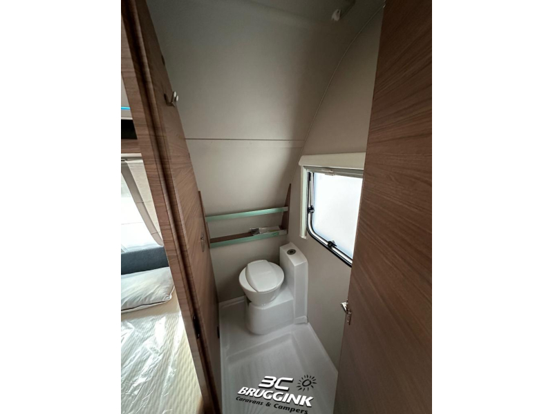 Knaus Sport 450 FU FRANS BED Vloerverwarming  foto: 9