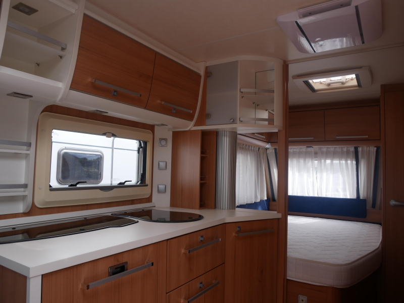 Knaus Sudwind 500 FU Voortent + cassetteluifel  foto: 8