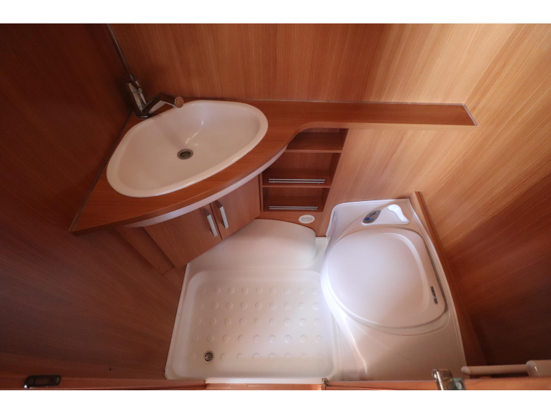 Knaus Sport 420 QD Special/ Mover/ Voortent  foto: 15