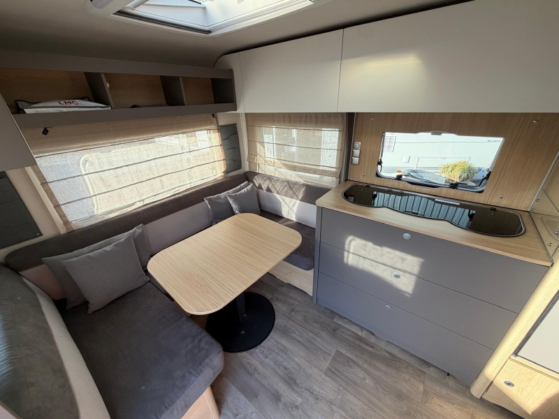 LMC Tandero 480 D Met Truma mover!  foto: 14