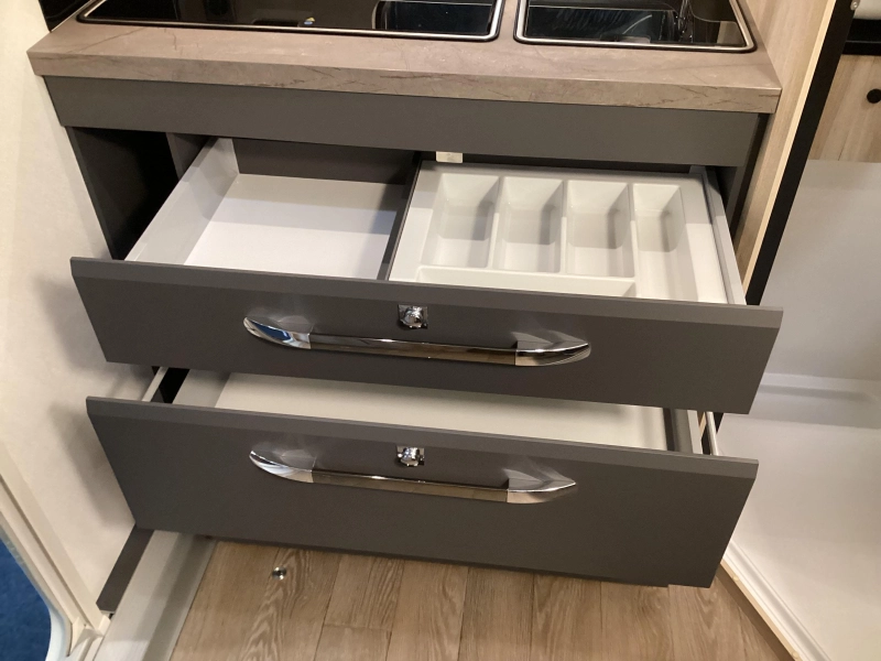 Hobby De Luxe 460 SFF Vrijstaand bed/ Douche  foto: 8