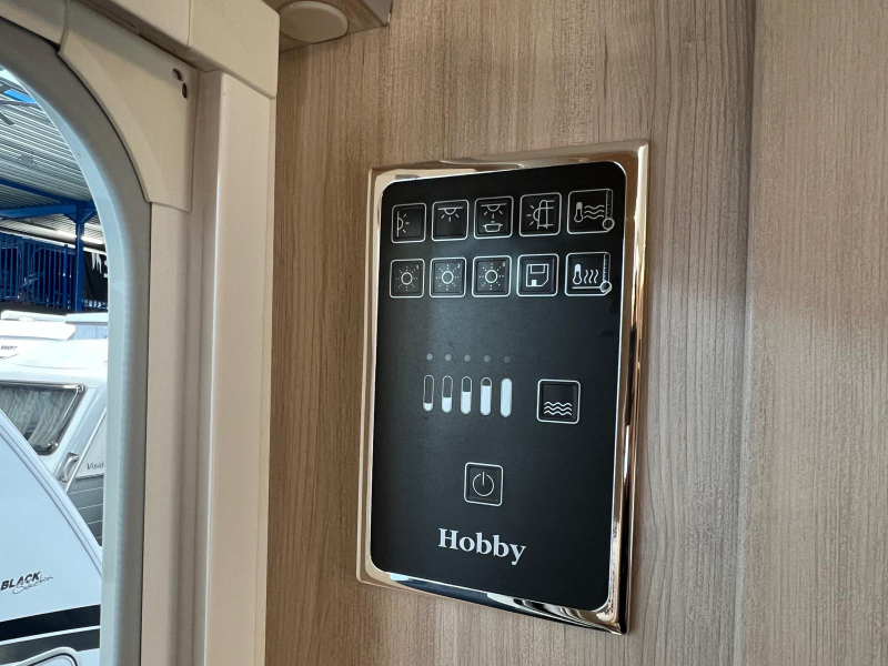 Hobby De Luxe Edition Silver 440 SF Mover, Fietsenrek, Luifel  foto: 19