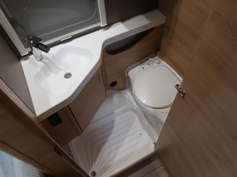 Knaus Sudwind Black Selection 420 QD COMPACT EN GROTE KEUKEN !  foto: 7