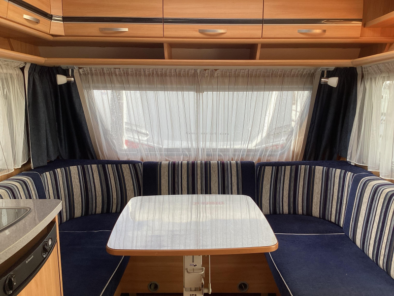 Dethleffs Camper 450 DB voortent  foto: 2