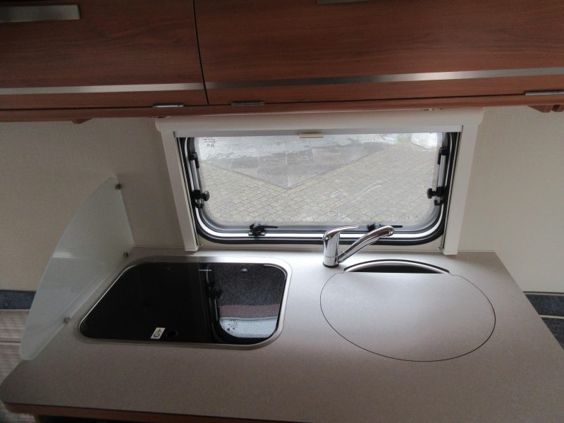 Eriba Touring 310 ZEER COMPACT, MET HEFDAK  foto: 10