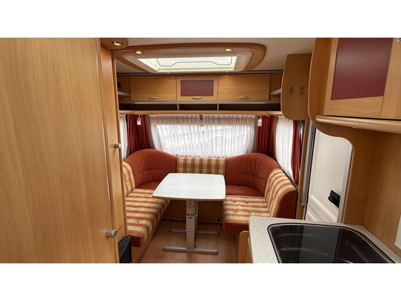 Dethleffs Summer Edition 430 DB vast bed rondzit toilet  foto: 2