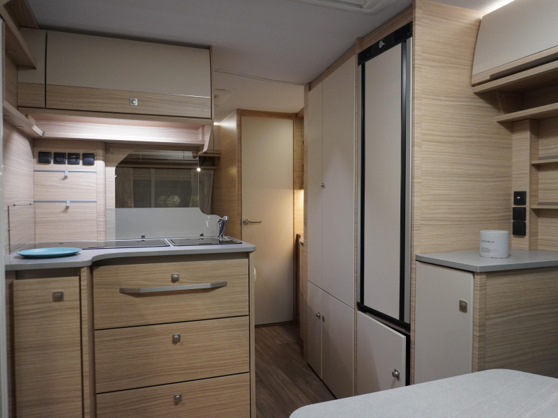 Fendt Bianco Activ 495 SFE MET MIDDEN-DWARS KEUKEN !  foto: 11