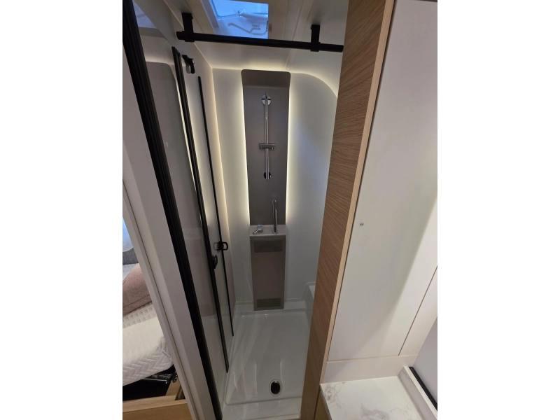 Adria Adora 572 UT Alde verwarming  foto: 14