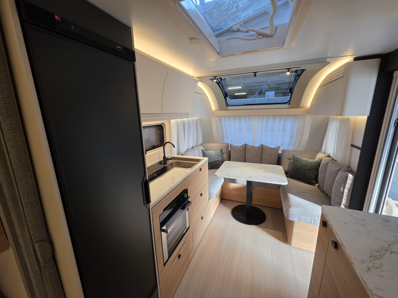 Adria Adora 572 UT Alde verwarming  foto: 6