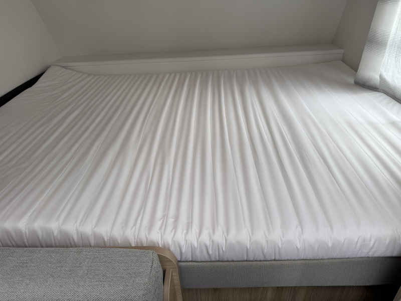 Caravelair Alba 400 VASTBED TREINZIT LUIFEL 