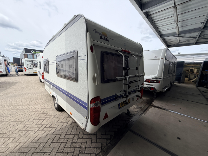 Hobby De Luxe 400 SF Voortent, Zitje Dwarsbed  foto: 15