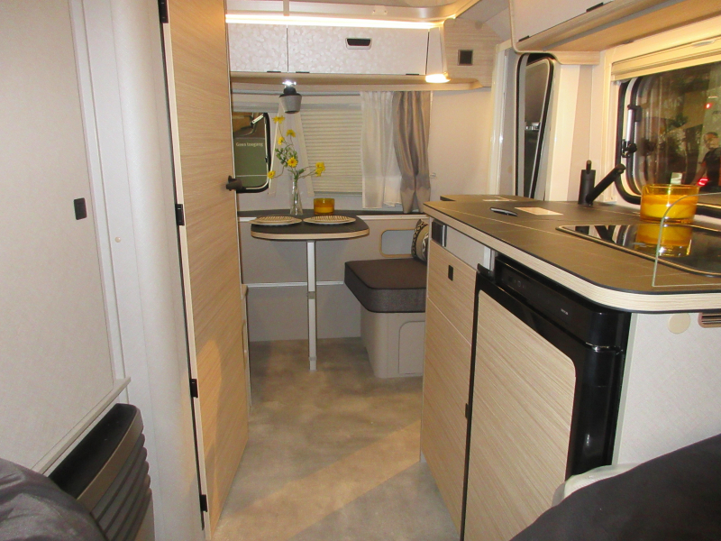 Eriba Touring Silver Editie 542 210 BREED/ENKELE BEDDEN!!  foto: 4
