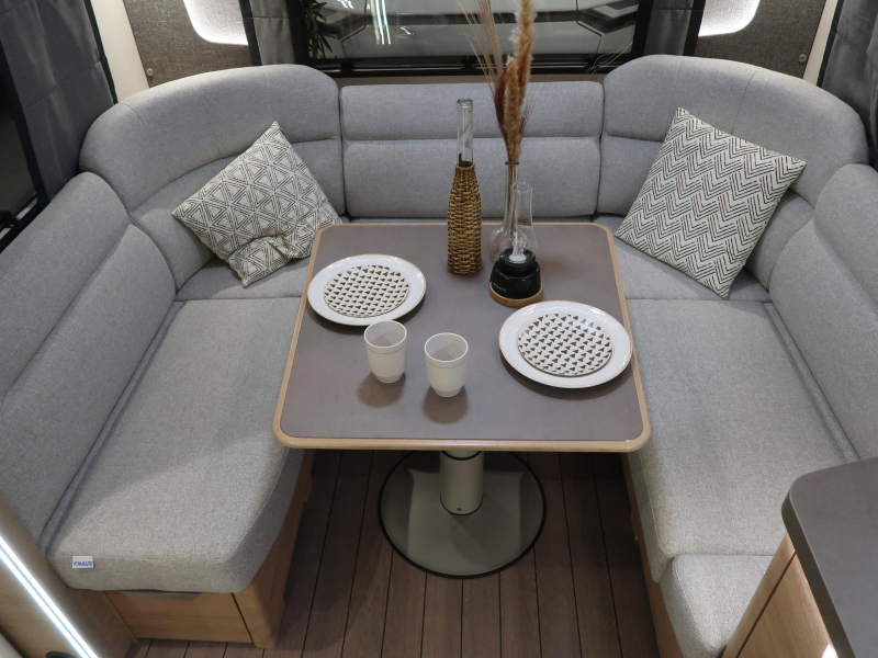 Knaus Sudwind Black Selection 500 FU RONDZIT FRANS BED  foto: 4