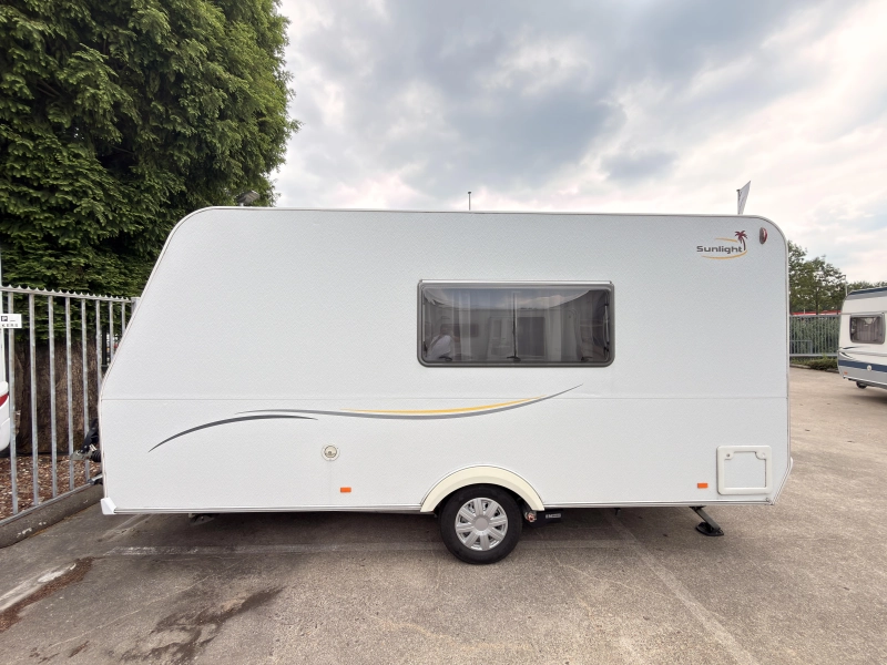 Sunlight Njoy 42 D +mover+voortent+Fietsdrag 