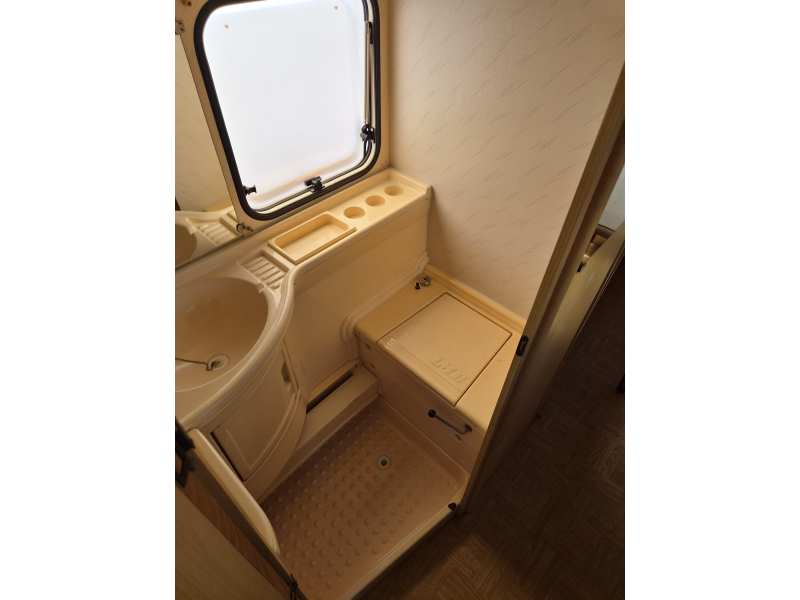 LMC Luxus 490 P Voortent - Klap bovenbed  foto: 18