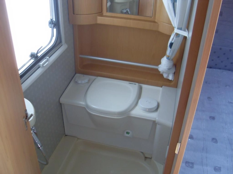 Bürstner Ventana 455 TS met Mover  foto: 7