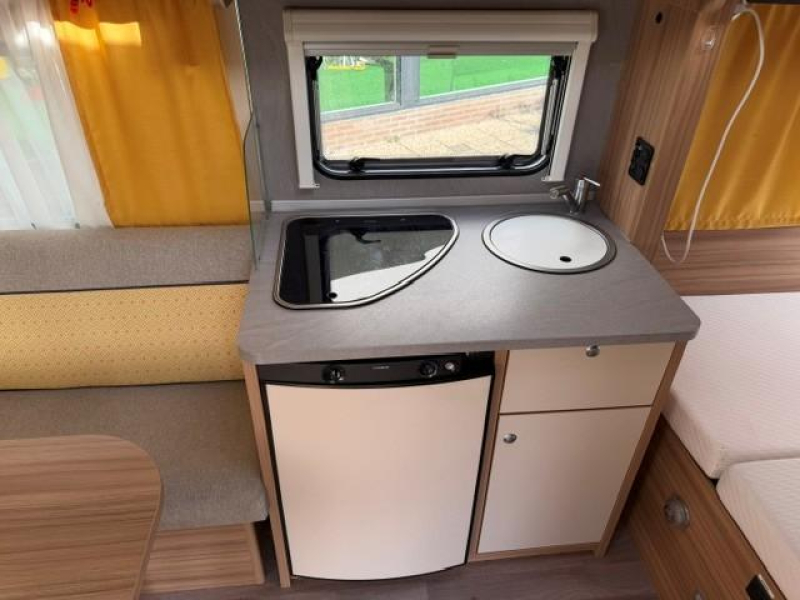 Weinsberg CaraTwo 450 FU mover voortent fransbed  foto: 12