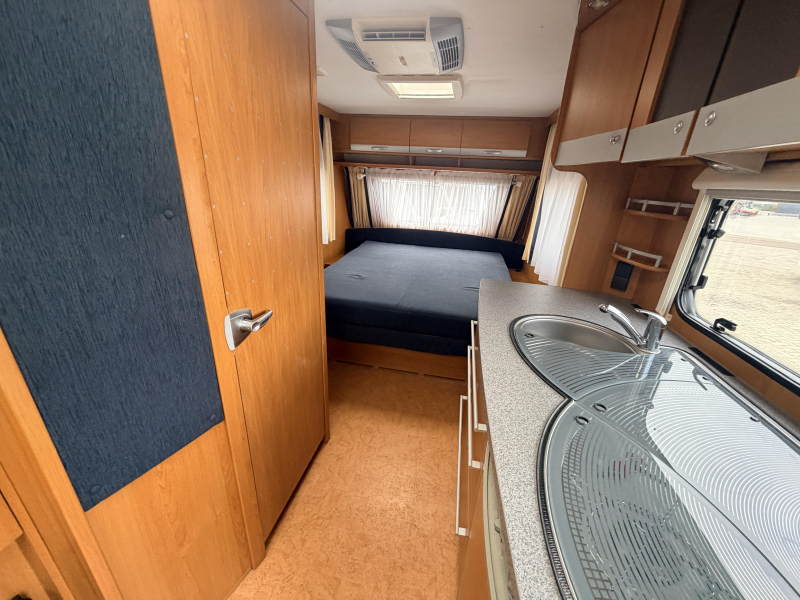 Dethleffs Camper Lifestyle 590 S Queensbed Airco tent  foto: 4
