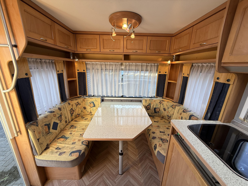 Bürstner Amara 450 TS FRANSBED RONDZIT VOORTENT  foto: 7