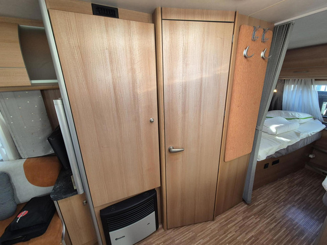 Bürstner 460 TL Enkele bedden, Airco, Mover Voortent luifel foto: 14