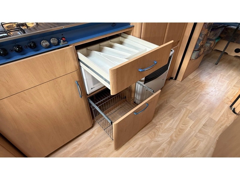 Hobby De Luxe 540 UK kinderkamer rondzit  foto: 6