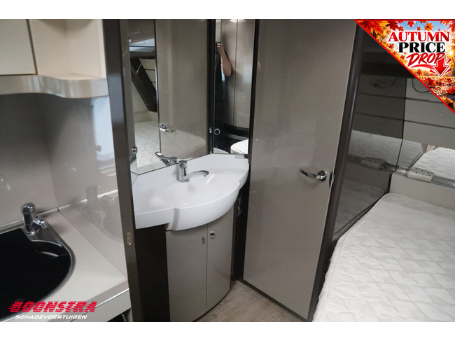Hobby 560 CFE Premium Mover Luifel Frans bed Middenkeuken Rondzit LMV foto: 16