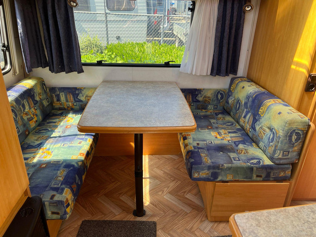 LMC 450 | Fietsenrek | Half Automatische Mover | Dinette | Voortent | Kachel foto: 7