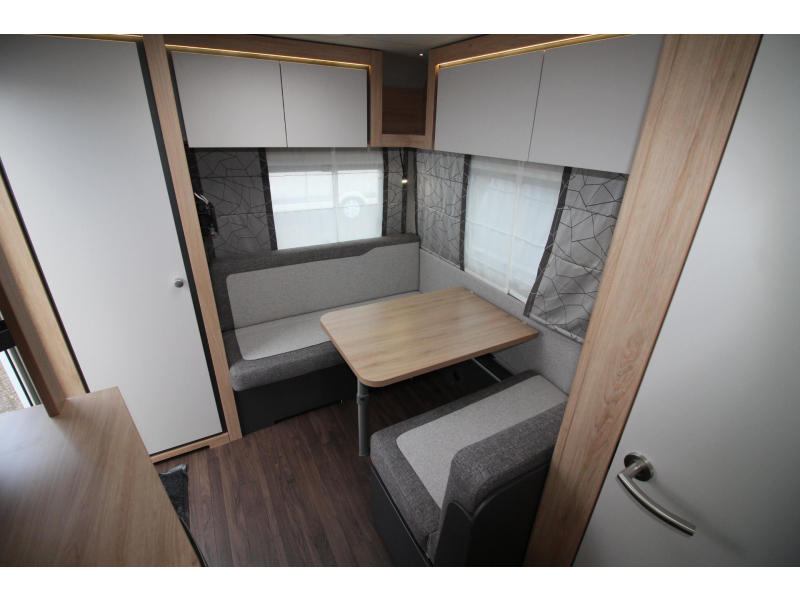 Knaus Sport 420 QD Dwarsbed & ruime keuken!  foto: 9