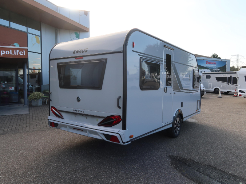 Knaus Sudwind Black Selection 450 FU FRANS BED / RONDZIT  foto: 17