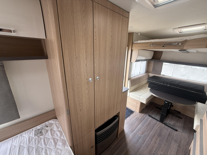 Bürstner Averso Plus 500 TS VOORTENT/HEFBED/6PERSOONS  foto: 11