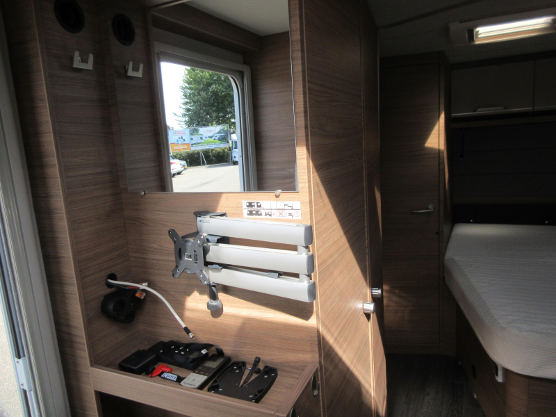 Knaus Sport E-Power Selection 500 UF ZEER NETJES  foto: 15