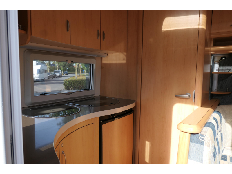 Hobby De Luxe 520 TMF mover, airco en voortent  foto: 6