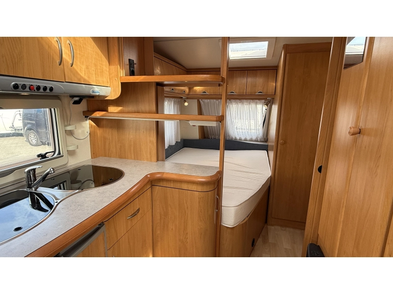 Hobby Excellent Easy 460 UFE frans bed rondzit toilet  foto: 10