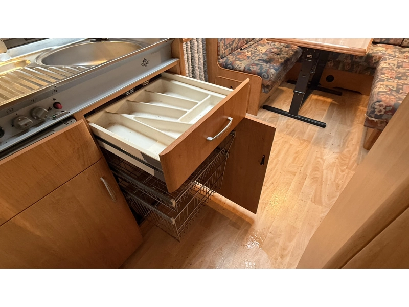 Hobby Excellent 470 UB rondzit dwars bed toilet  foto: 9