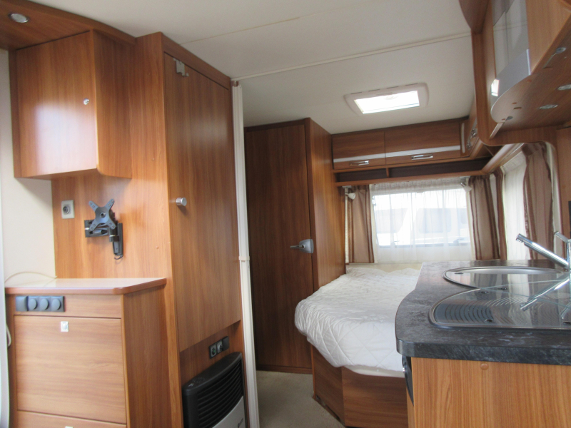 Dethleffs Nomad 450 DB MET DOREMA PANORAMALUIFEL  foto: 2
