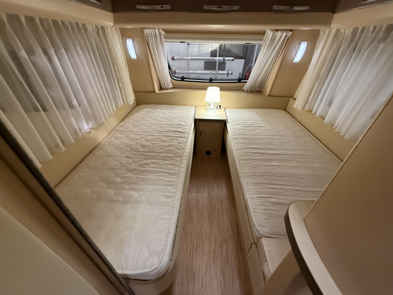 Hobby La Vita Bionda 495 UL 2 BEDDEN MOVER LUIFEL TOP  foto: 8